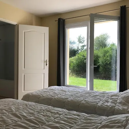 Spacious With Garden And Pool Holiday home *