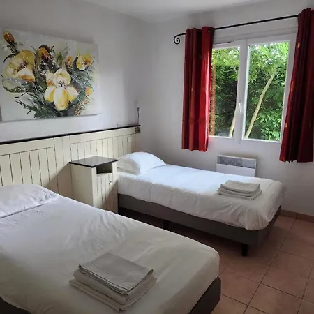 Spacious With Garden And Pool *