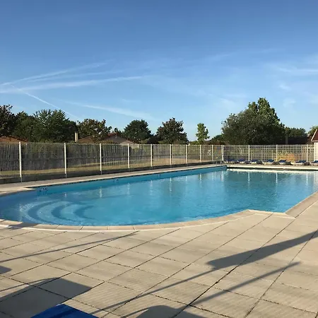 Spacious With Garden And Pool