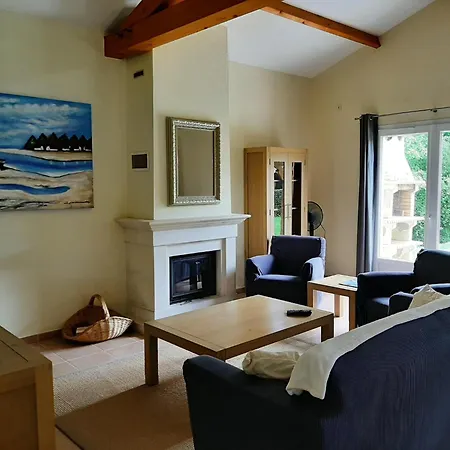 Spacious With Garden And Pool Holiday home *