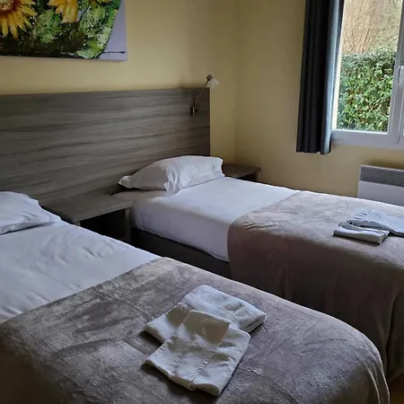 Spacious With Garden And Pool Holiday home *