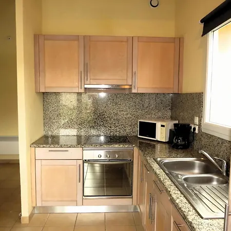 Spacious With Garden And Pool *