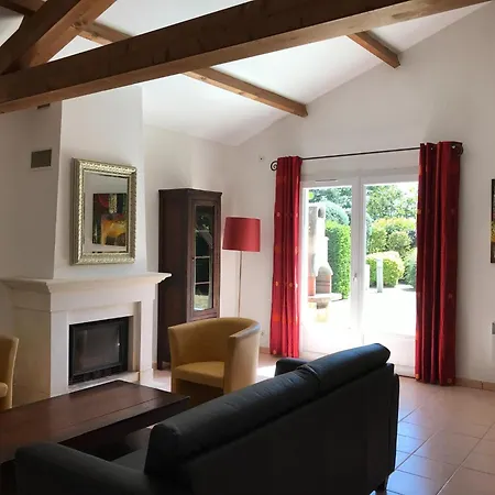 Spacious With Garden And Pool Holiday home