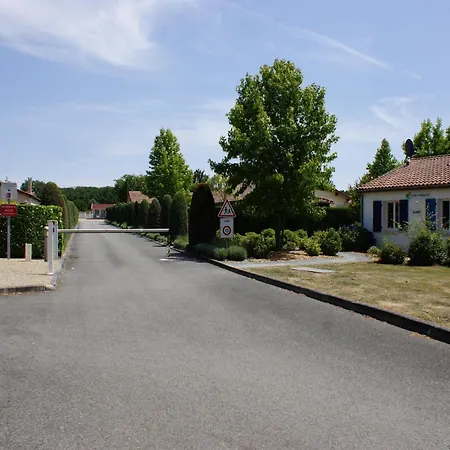 Spacious With Garden And Pool Holiday home *