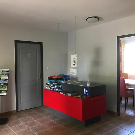 Сasa de vacaciones Spacious With Garden And Pool