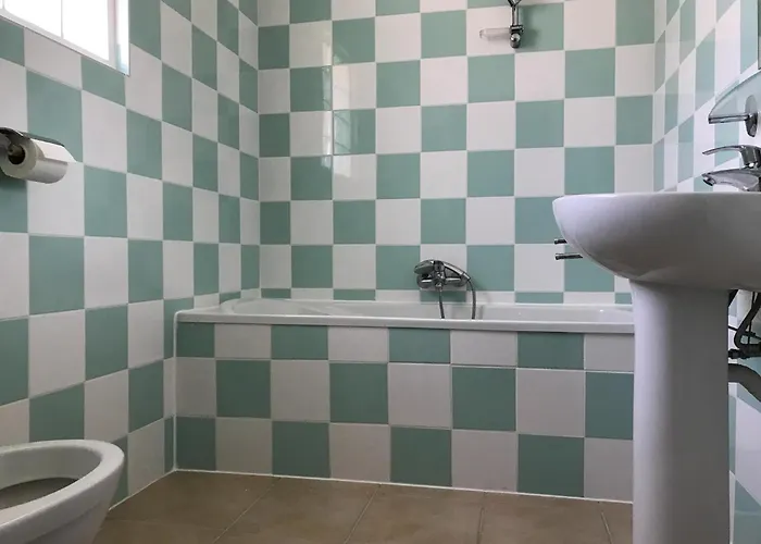 Сasa de vacaciones Spacious With Garden And Pool