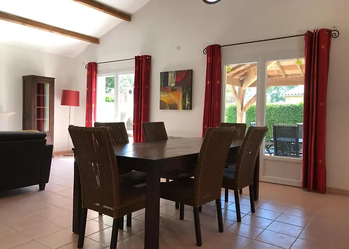 Spacious With Garden And Pool Сasa de vacaciones Les Forges (Deux-Sevres)