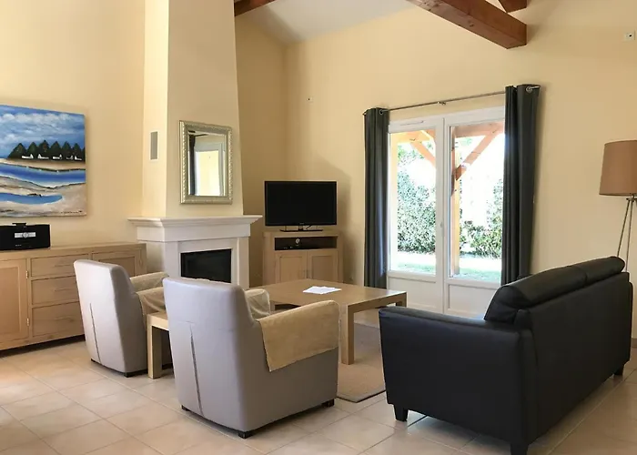 Сasa de vacaciones Spacious With Garden And Pool