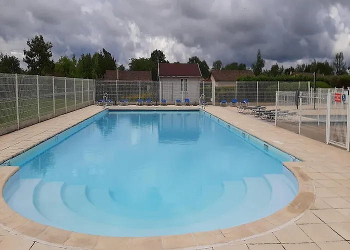 Spacious With Garden And Pool Сasa de vacaciones