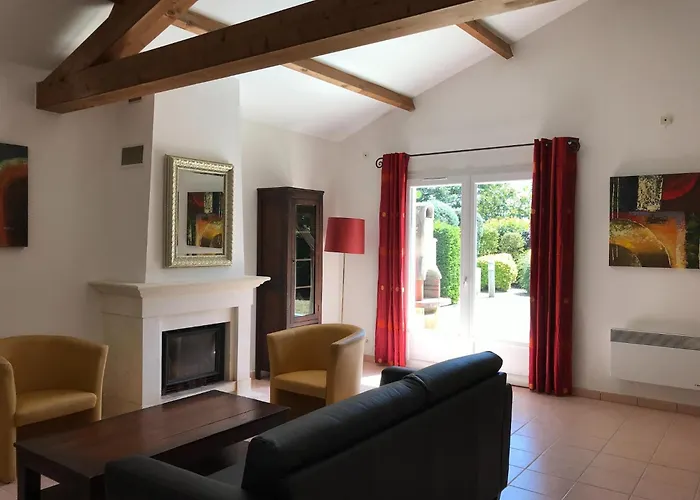 Сasa de vacaciones Spacious With Garden And Pool *