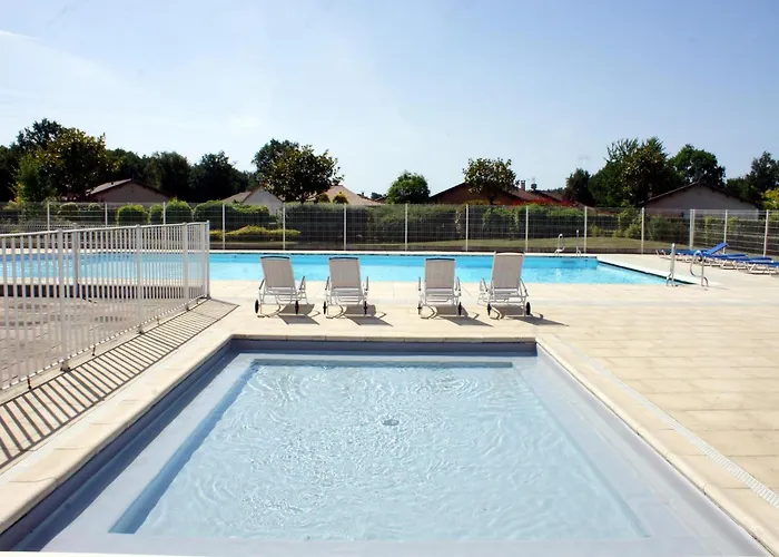 Spacious With Garden And Pool