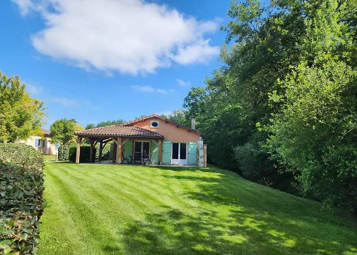 Spacious With Garden And Pool Сasa de vacaciones