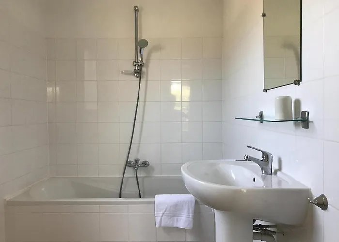 Сasa de vacaciones Spacious With Garden And Pool Les Forges (Deux-Sevres)