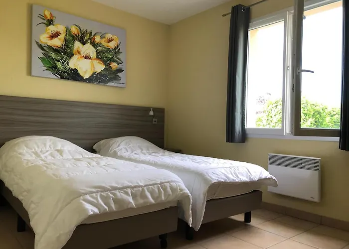 Сasa de vacaciones Spacious With Garden And Pool Les Forges (Deux-Sevres)