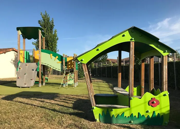 Сasa de vacaciones Spacious With Garden And Pool *