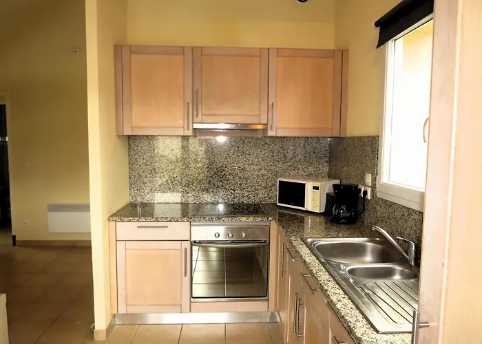 Spacious With Garden And Pool *