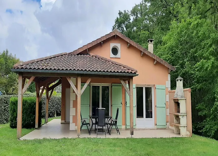 Spacious With Garden And Pool