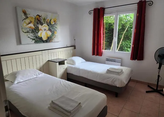 Сasa de vacaciones Spacious With Garden And Pool *