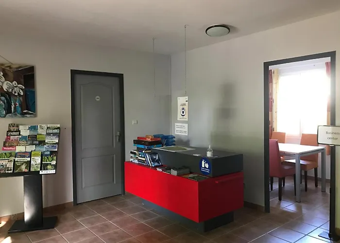 Сasa de vacaciones Spacious With Garden And Pool