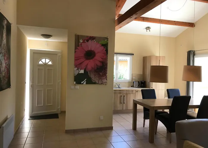 Spacious With Garden And Pool Сasa de vacaciones Les Forges (Deux-Sevres)