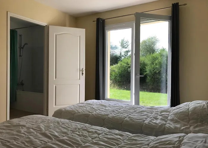 Сasa de vacaciones Spacious With Garden And Pool Les Forges (Deux-Sevres)