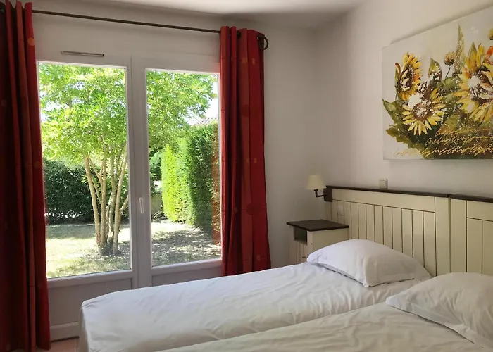 Spacious With Garden And Pool *