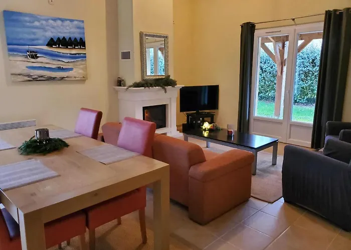 Spacious With Garden And Pool *